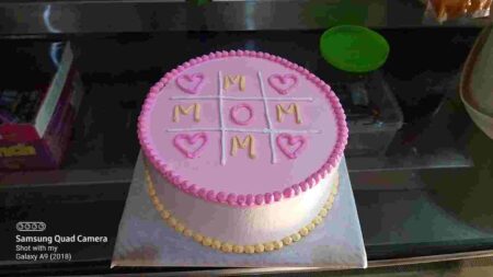 MOMENTOUS THEME CAKE